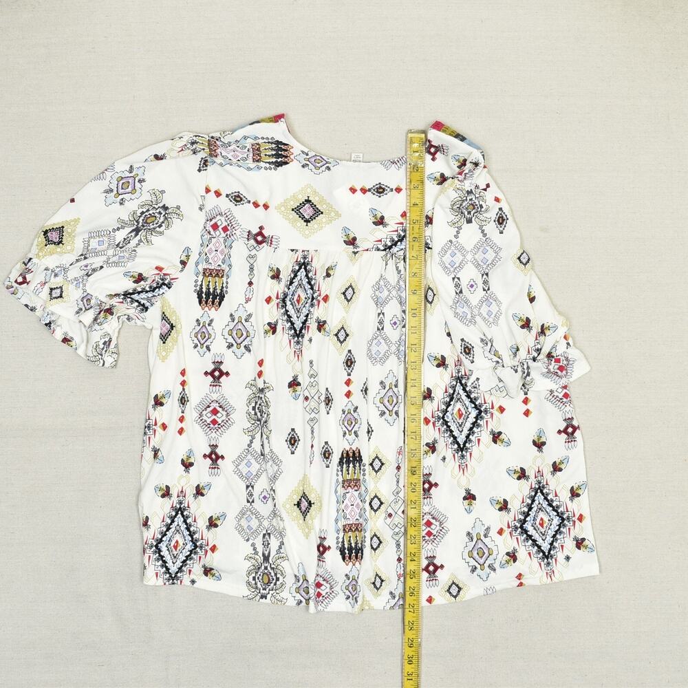 NEW Cato Women Blouse Top V Neck Paisley Short Sleeve Polyester White Size 26/28 - Picture 6 of 8